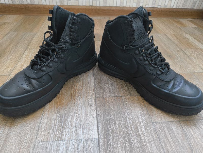 брюки Heresy, кроссовки Nike Air Force 1 Low, Mizuno Wave Rider 10, Nike Air Force 1 High Winter Boot, бутсы футбольные Adidas сороконожки 5