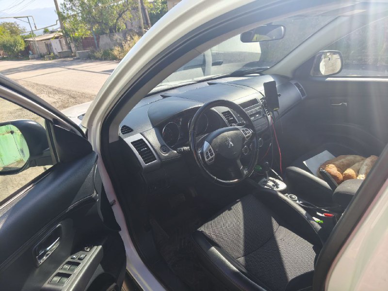 Peugeot 4007 2012 года 6