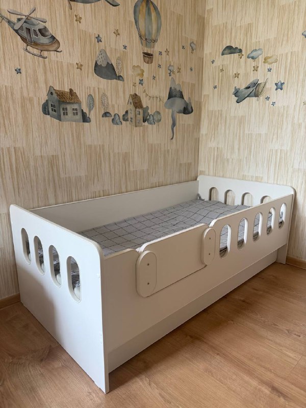 Детская кроватка 160х80 с ящиком и бортиком