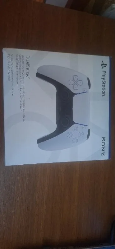 PlayStation DualSense контроллер