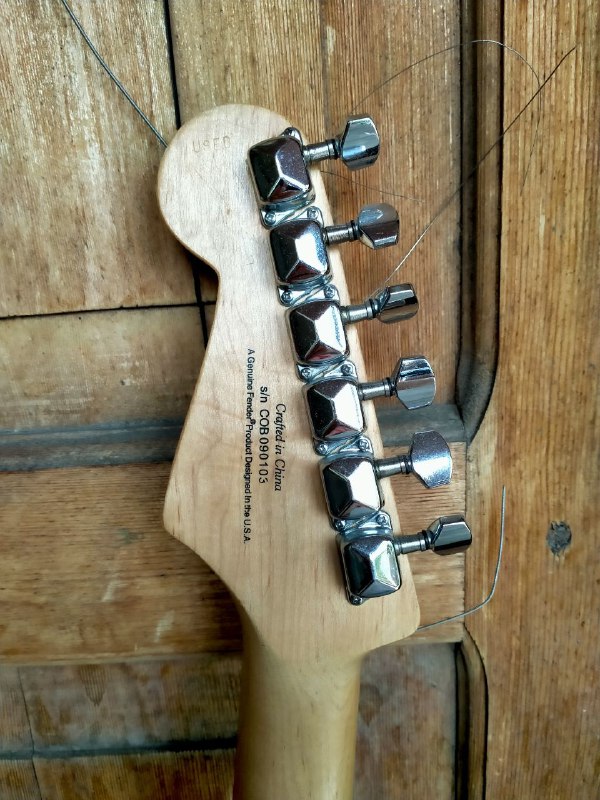 Китайский Stratocaster Squier Bullet с комплектующими 4