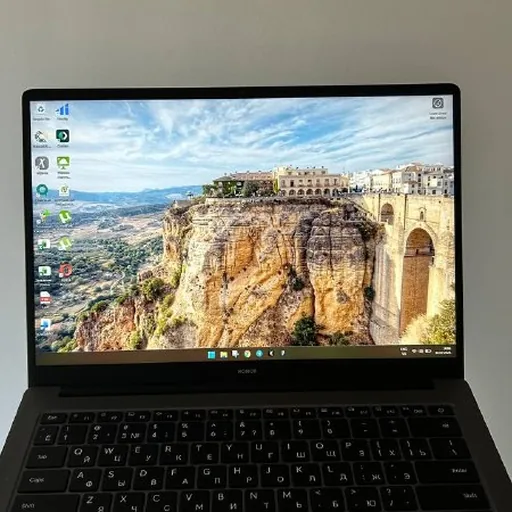 Ноутбук Honor Intel i5 16GB RAM 500GB SSD