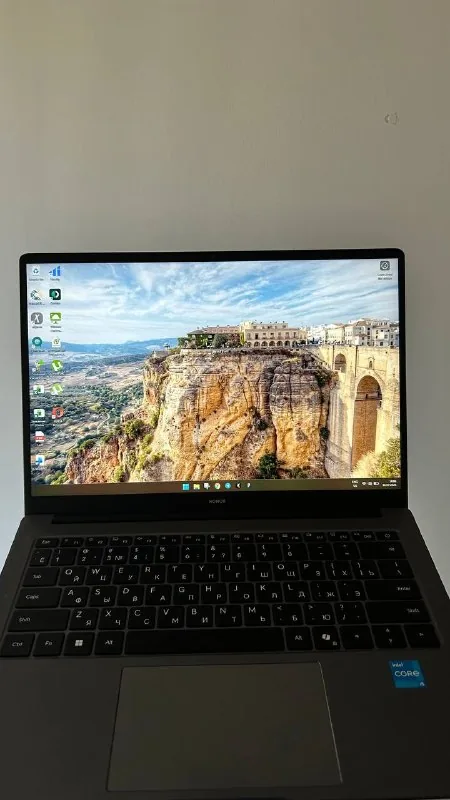 Ноутбук Honor Intel i5 16GB RAM 500GB SSD 1