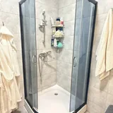 Душевая кабина, унитаз 3