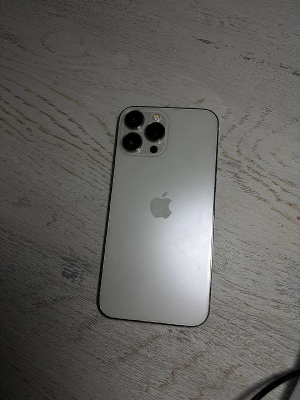 IPhone 13 Pro Max, 5 чехлов, зарядное устройство