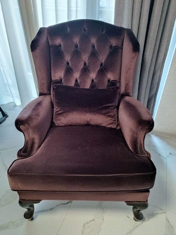 Два кресла для отдыха бардового цвета 2