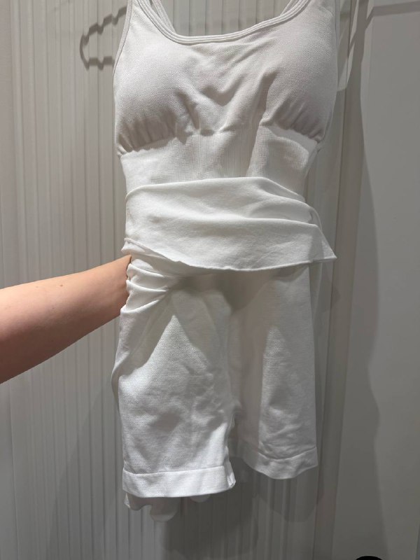 Новое спортивное платье с шортами Размер С 6