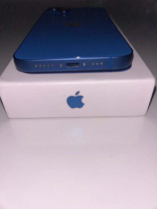 iPhone 13 с коробкой и зарядкой синий 5