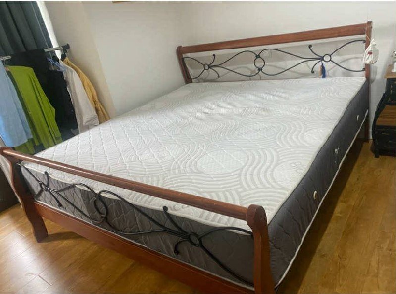 Кровать 180x200 дерево и металл