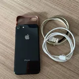 iPhone 8 64GB с чехлом и двумя кабелями 3