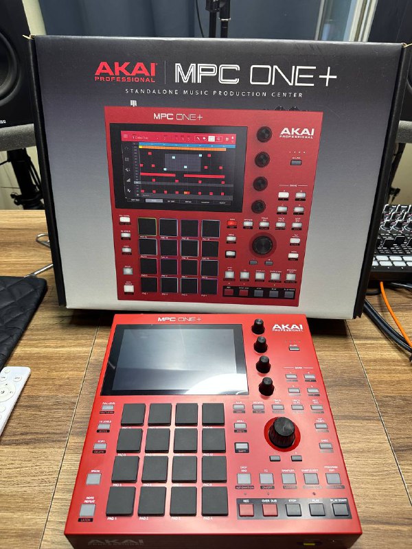 MPC One Plus музыкальный контроллер 1
