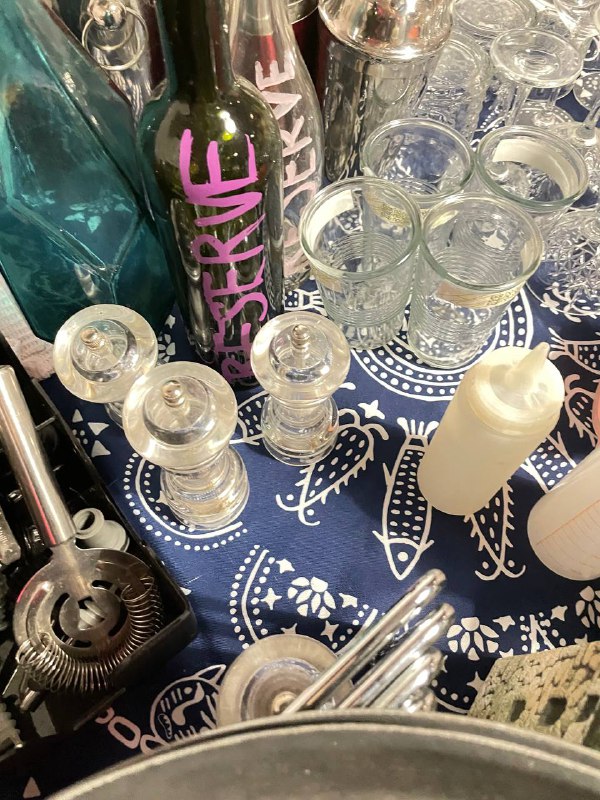 Инвентарь, посуда, бокалы, тарелки, кухонная утварь, мебель, декор 2