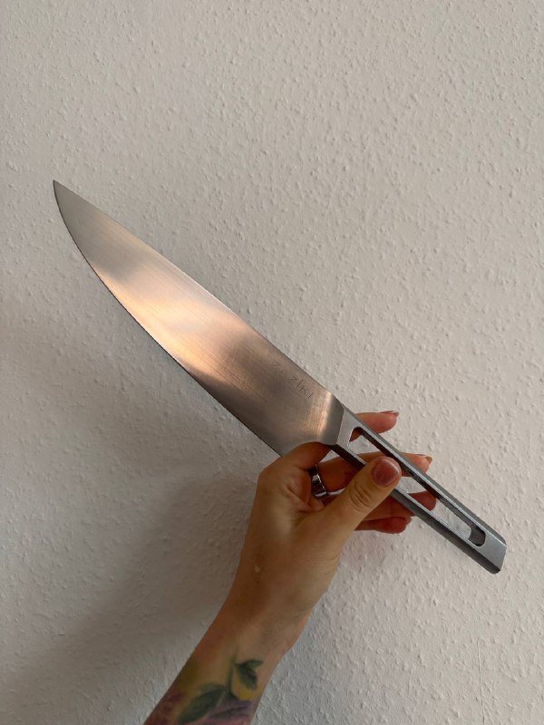 Стальной нож для кухни