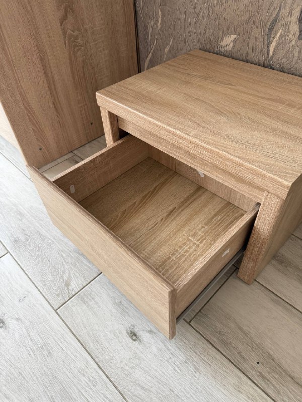 Кровать, 2 прикроватные тумбочки 5