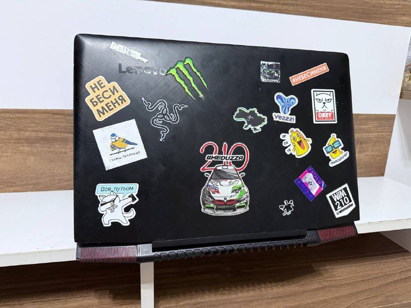 Игровой ноутбук Lenovo Y700 2015 года с мышью и зарядкой 3