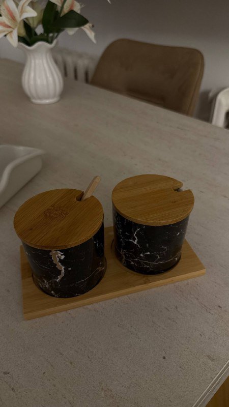 Набор баночек с крышками и деревянной подставкой
