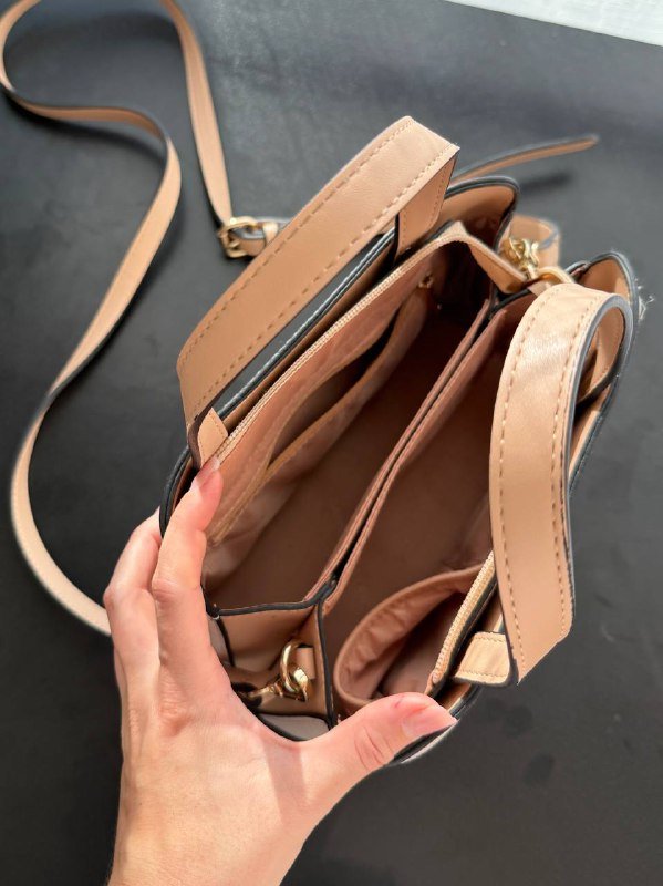 Женская сумочка бежевого цвета с поясом 4