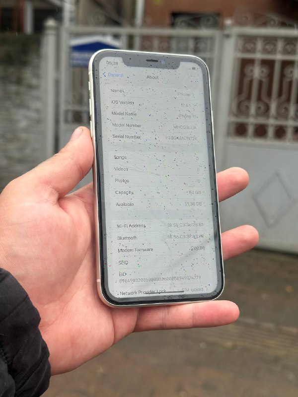 iPhone 11 64GB White, iPhone 12 64GB Black