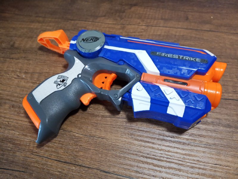 Nerf pistols and accessories 7