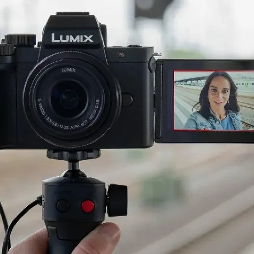 Фотокамера Lumix с линзой 25 1.7