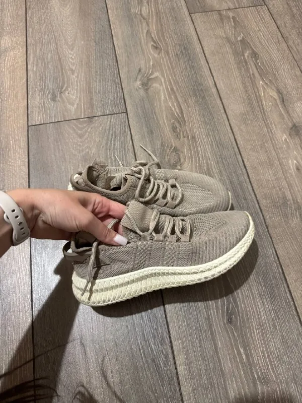 Sneakers, size 38