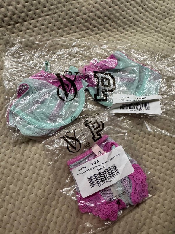 Комплект нижнего белья Victoria’s Secret верх 75C трусики S 5