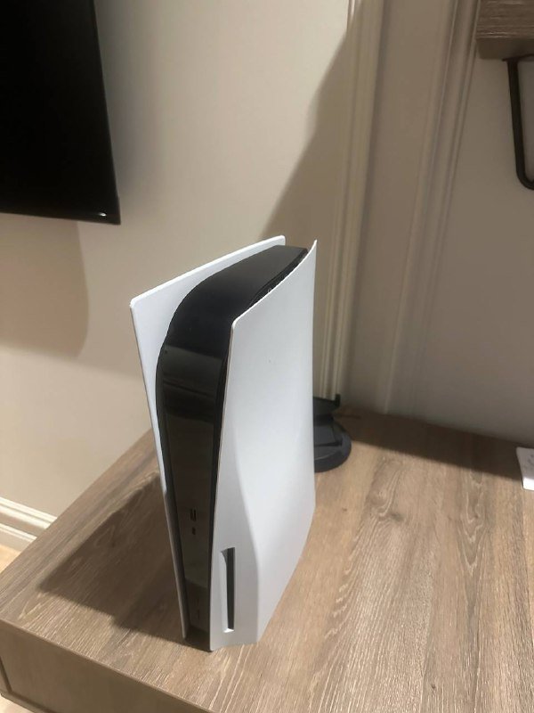 Playstation 5 с двумя контроллерами, играми и кабелем