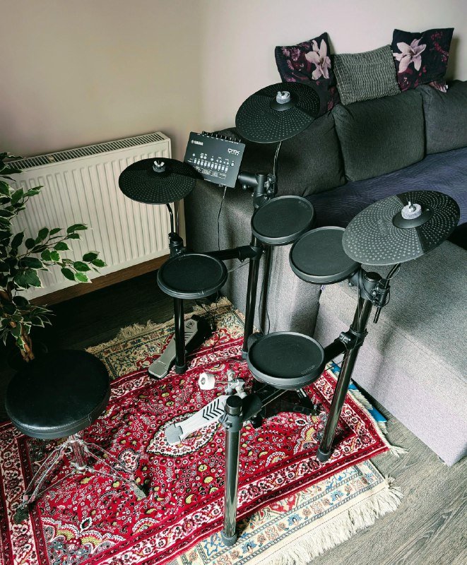 Электронные барабаны Yamaha DTX-452K с установкой и стулом