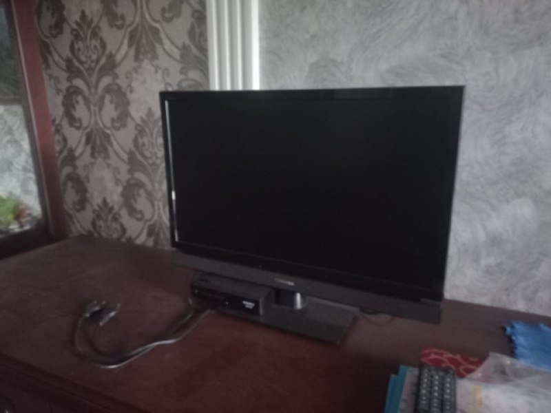 Небольшой телевизор со приставкой для цифрового ТВ 2