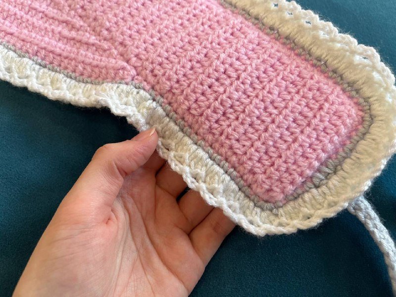 Розовый чепец ручной работы с имитацией кружева 2