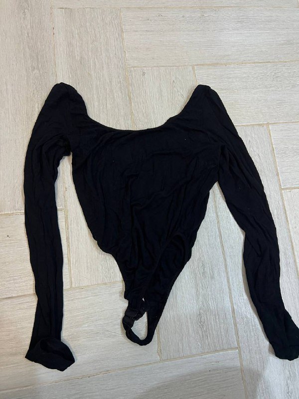 Кофта с бантиком, боди с открытой спиной, шорты замшевые, юбка мини, брюки темно-синие 2