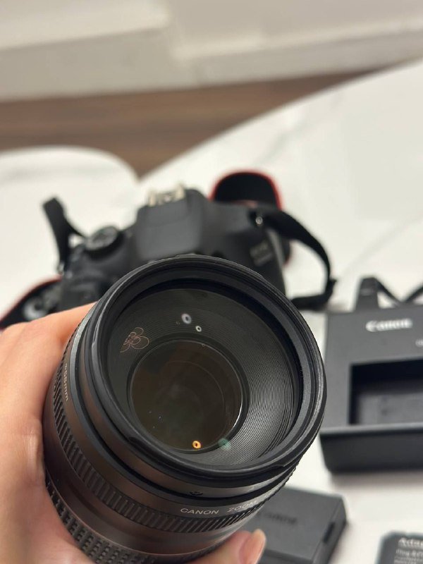 Фотоаппарат Canon EOS 1200d, объектив 75-300mm, сумка Canon EOS 4