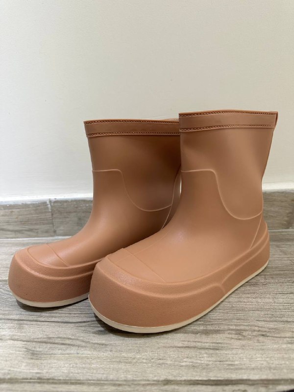 Резиновые сапоги р. 37-38 новые 2