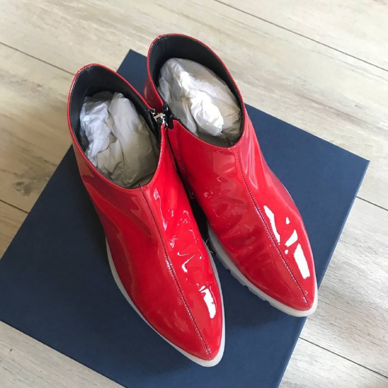 Ботинки из натуральной лаковой кожи размер 37 3