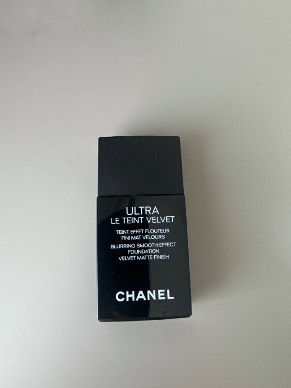 Тональный крем Chanel Ultra Le Teint Velvet 1