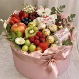 Подарочные композиции из сладостей и фруктов 3