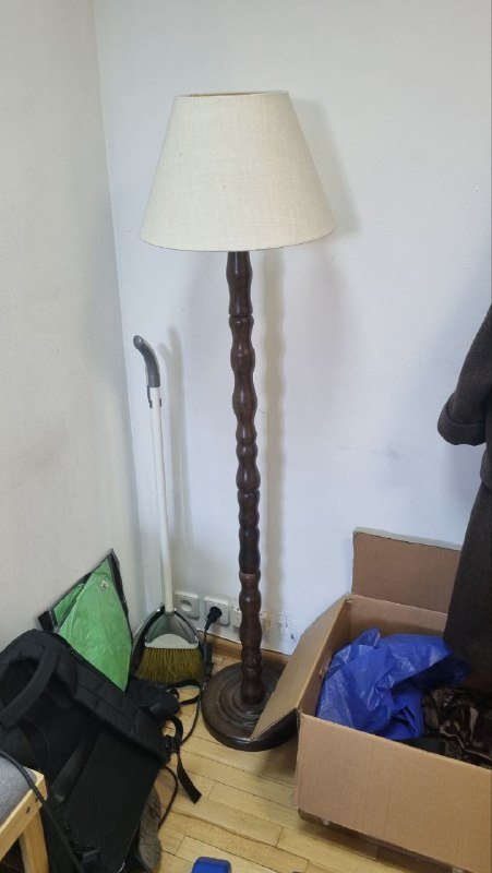 Напольная лампа с теплым светом