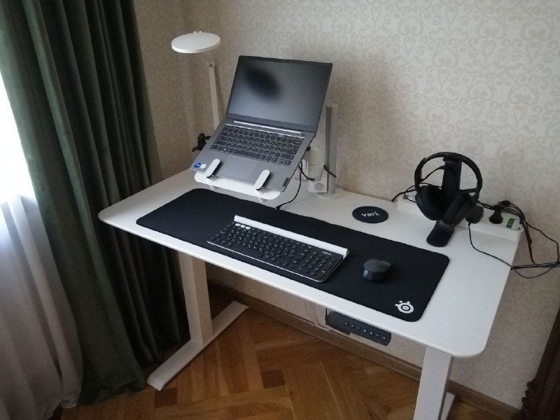 Электрический стол VARI с рабочим местом и аксессуарами