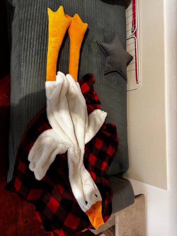 Большая игрушка Гусь с молнией на пузе