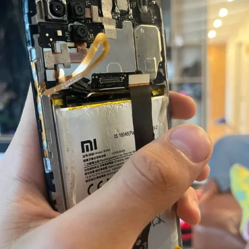Телефон Xiaomi требует ремонта