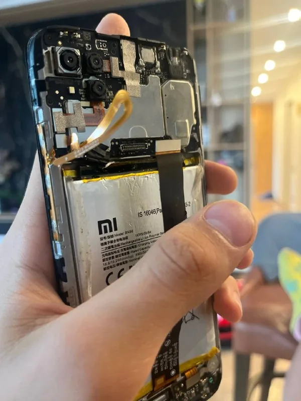 Телефон Xiaomi требует ремонта