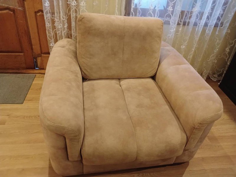 Шкаф, диван и два кресла 2