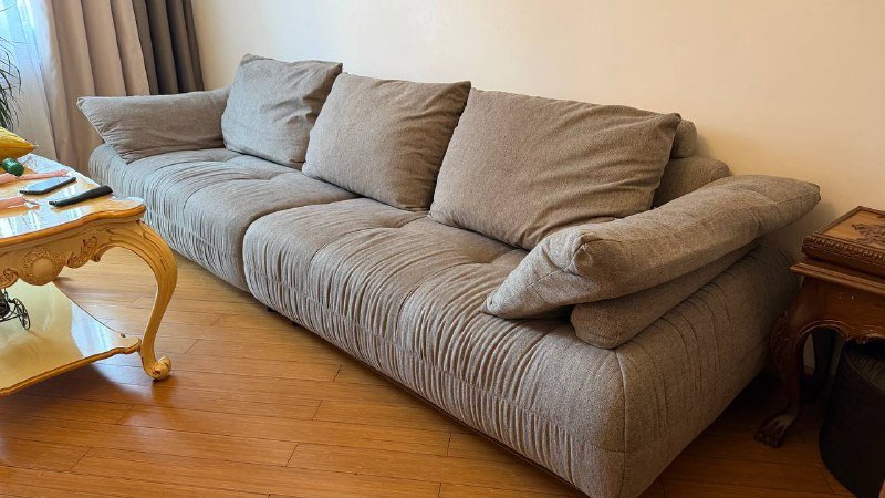 Диван с наполнением из пера и каркасом из металла и дерева