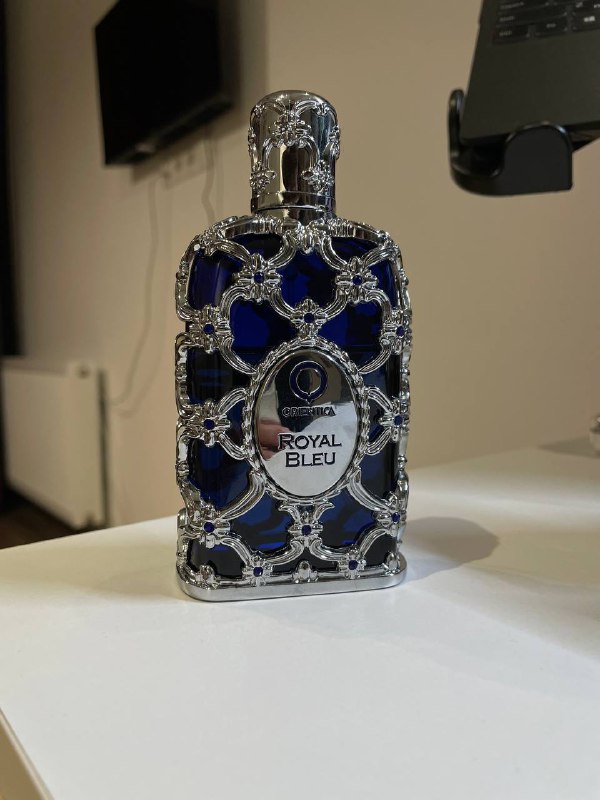 Cedrat Boise Mancera, Moustache Eau de Parfum Rochas, Royal Bleu Orientica Premium, Blanche Byredo, Oud Wood Tom Ford 5