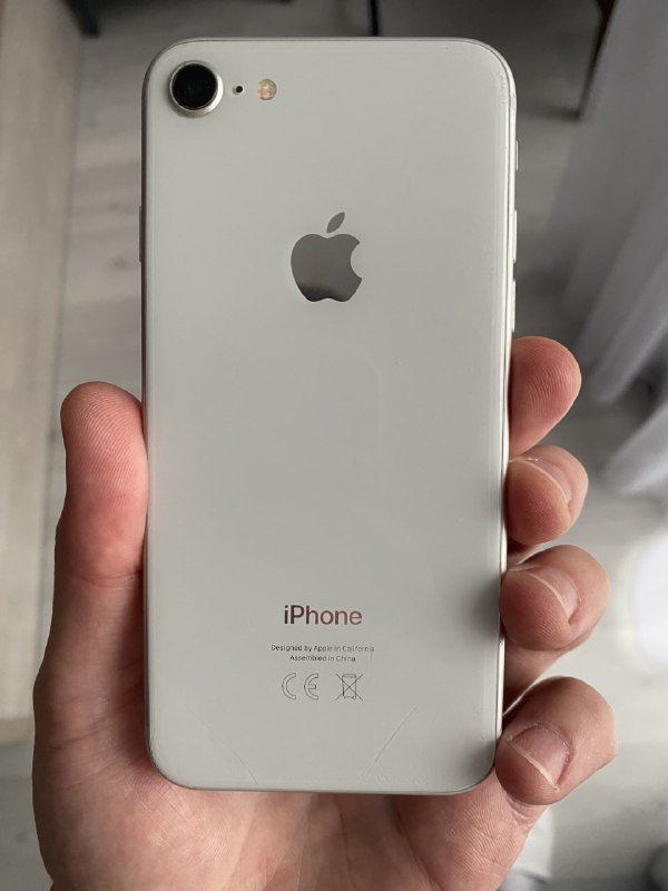 iPhone 8 256GB с разбитым стеклом