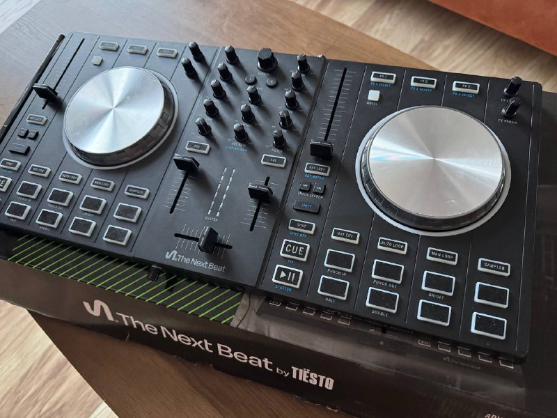 Контроллер The Next Beat By Tiësto 1