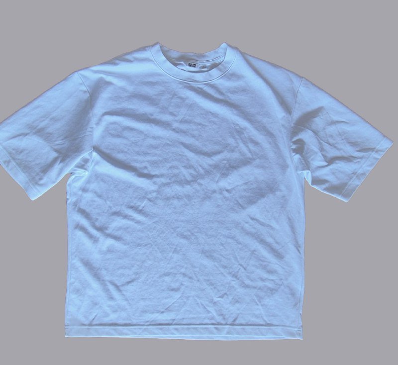 хлопковые футболки Uniqlo разных размеров и цветов