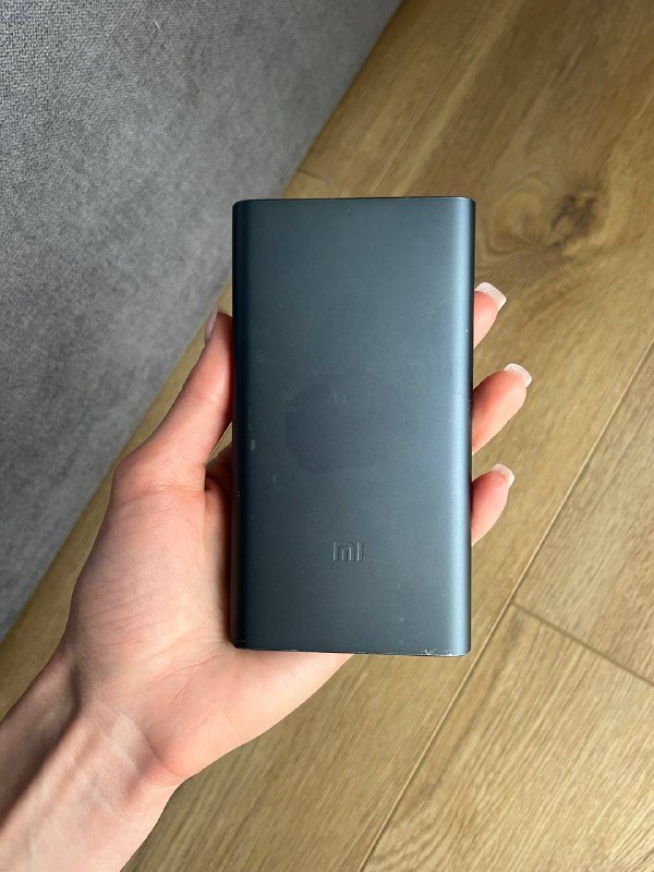 мужская ветровка ADIDAS, шапка medooza, внешний аккумулятор xiaomi 1