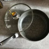 Сковорода, массажер, чайные чашки с блюдцами, графин и стаканы, паровой утюг 1