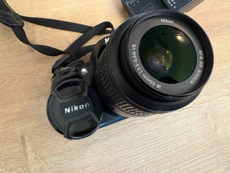Фотоаппарат Nikon D3100, объектив 18-55mm VR, зарядка, сумка, крышка, ремень